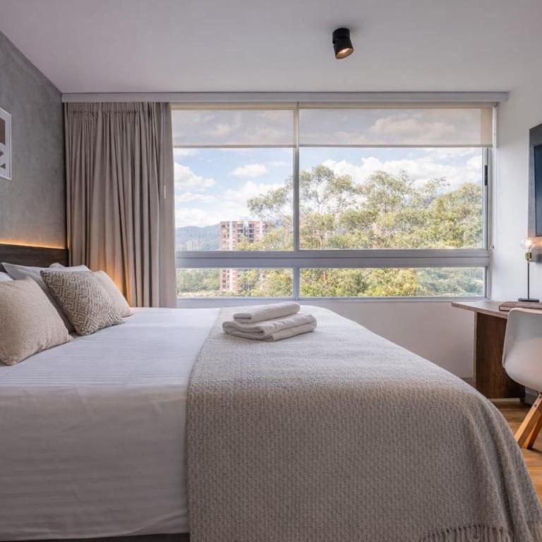 Skyline 11th Floor Mountain View, Private Jacuzzi, AC King Bed - One-Bedroom Apartment - 20
