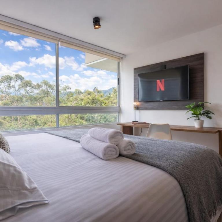 Skyline 11th Floor Mountain View, Private Jacuzzi, AC King Bed - One-Bedroom Apartment - 19