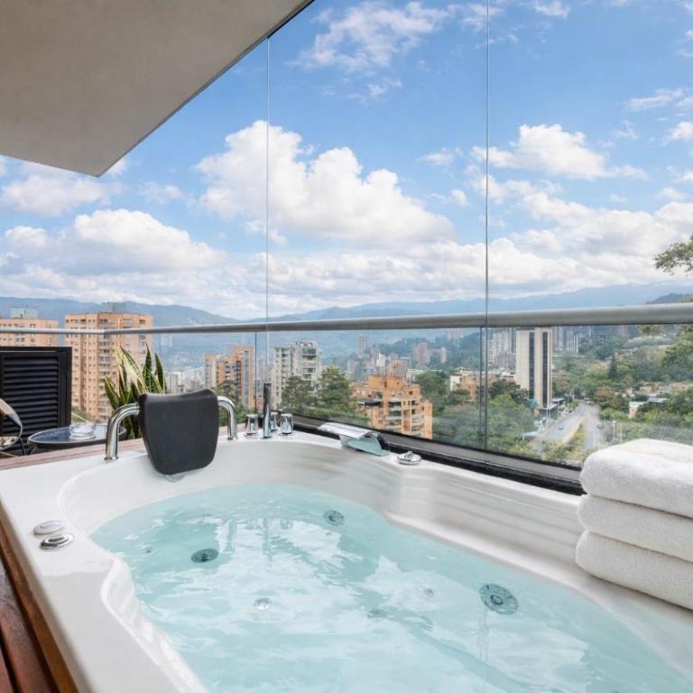 Skyline 11th Floor Mountain View, Private Jacuzzi, AC King Bed - One-Bedroom Apartment - 26