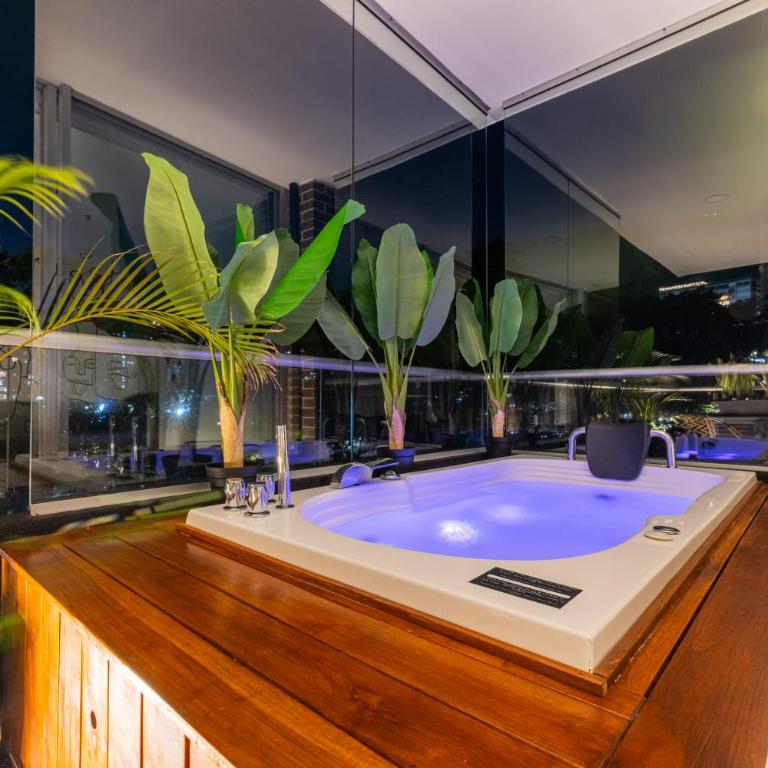 Skyline 11th Floor Mountain View, Private Jacuzzi, AC King Bed - One-Bedroom Apartment - 31