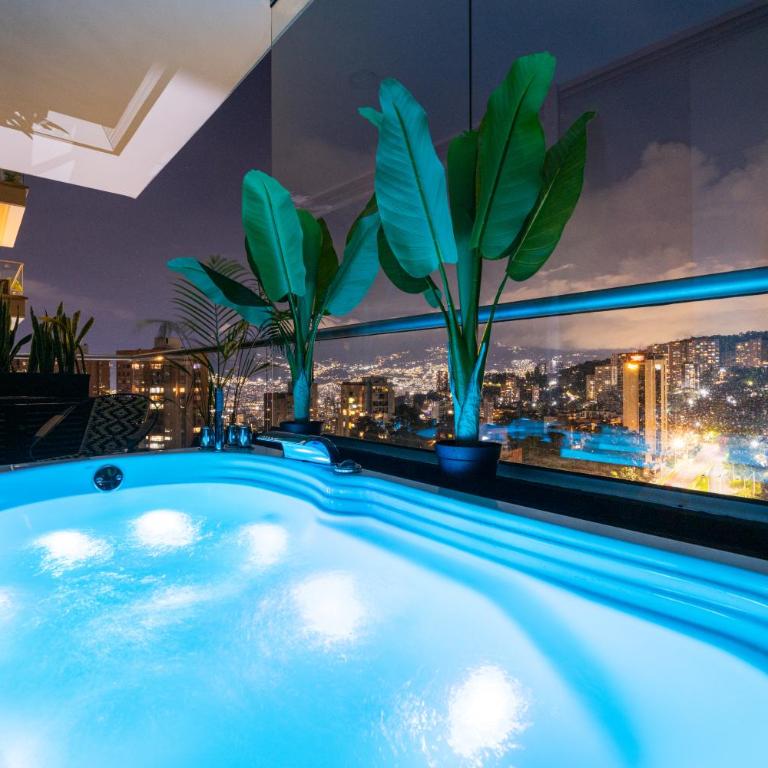 Skyline 11th Floor Mountain View, Private Jacuzzi, AC King Bed - One-Bedroom Apartment - 33