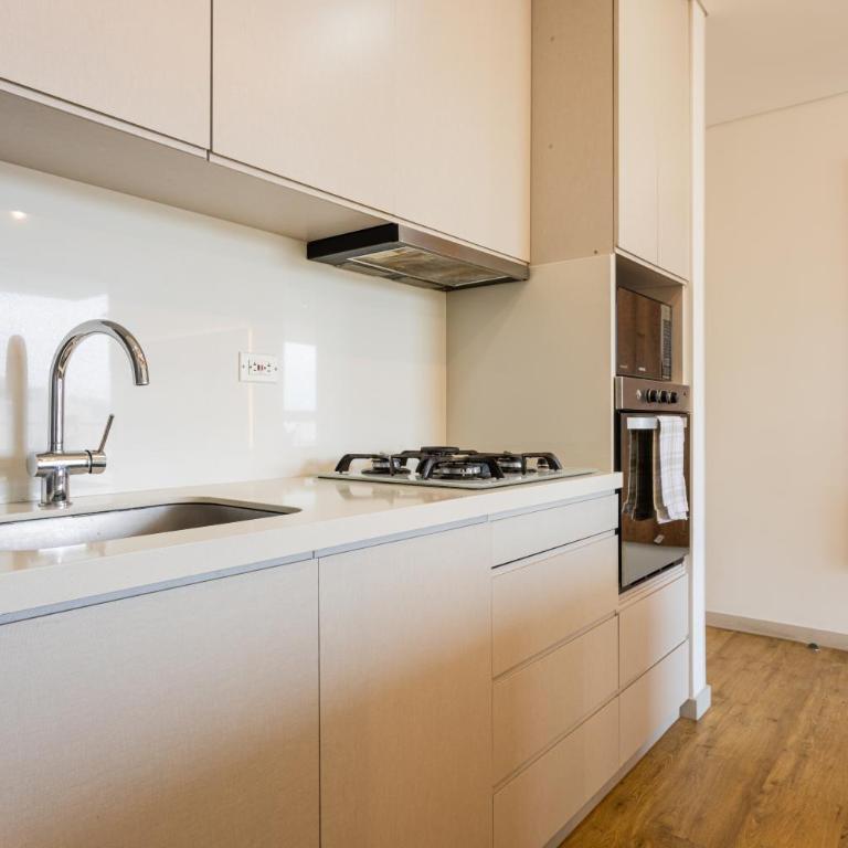 Skyline 11th Floor Mountain View, Private Jacuzzi, AC King Bed - One-Bedroom Apartment - 15
