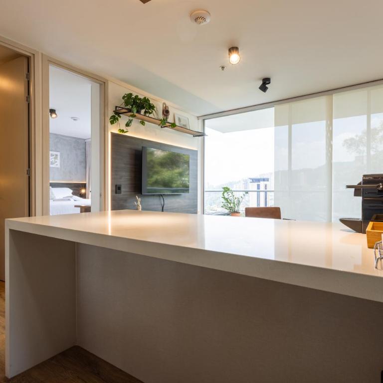Skyline 11th Floor Mountain View, Private Jacuzzi, AC King Bed - One-Bedroom Apartment - 16