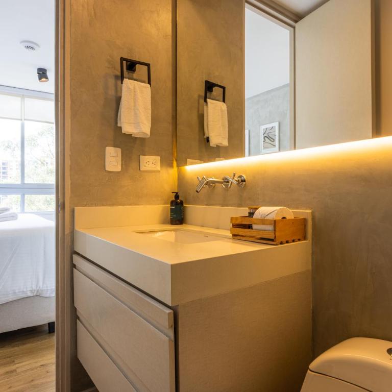 Skyline 11th Floor Mountain View, Private Jacuzzi, AC King Bed - One-Bedroom Apartment - 25