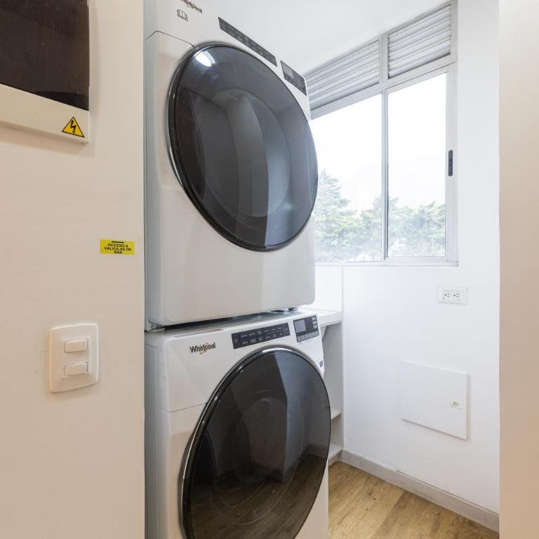 Skyline 11th Floor Mountain View, Private Jacuzzi, AC King Bed - One-Bedroom Apartment - 35