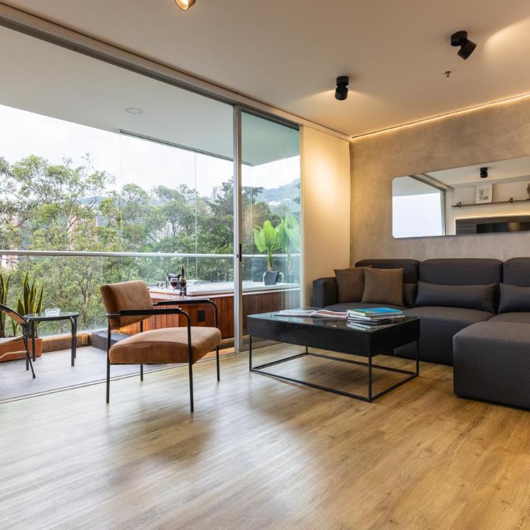 Skyline 11th Floor Mountain View, Private Jacuzzi, AC King Bed - One-Bedroom Apartment - 7