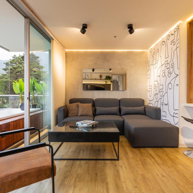 Skyline 11th Floor Mountain View, Private Jacuzzi, AC King Bed - One-Bedroom Apartment - 9