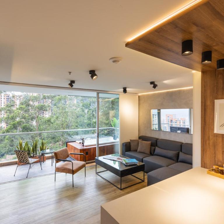 Skyline 11th Floor Mountain View, Private Jacuzzi, AC King Bed - One-Bedroom Apartment - 6