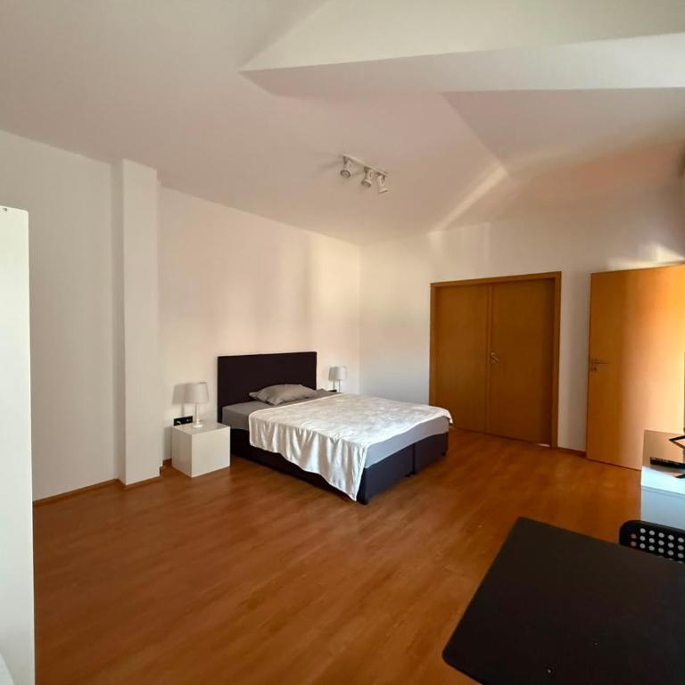  - Room #1714731801 - 1