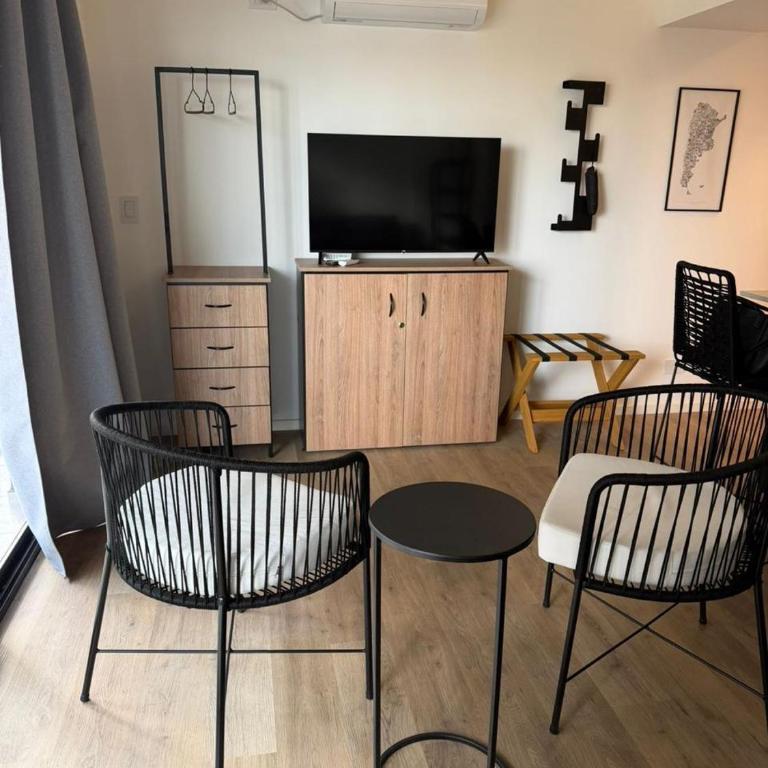 - Room #1714731701 - 9