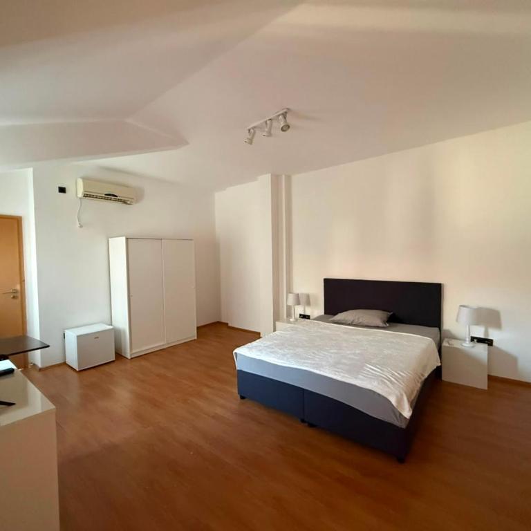  - Room #1714731801 - 5