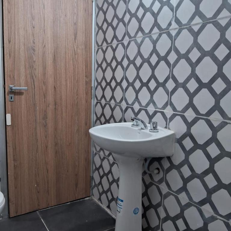  - Room #1714751201 - 3