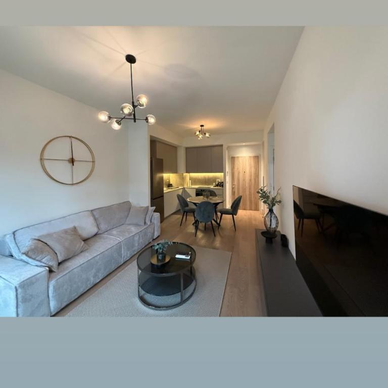 - Room #1714757501 - 6