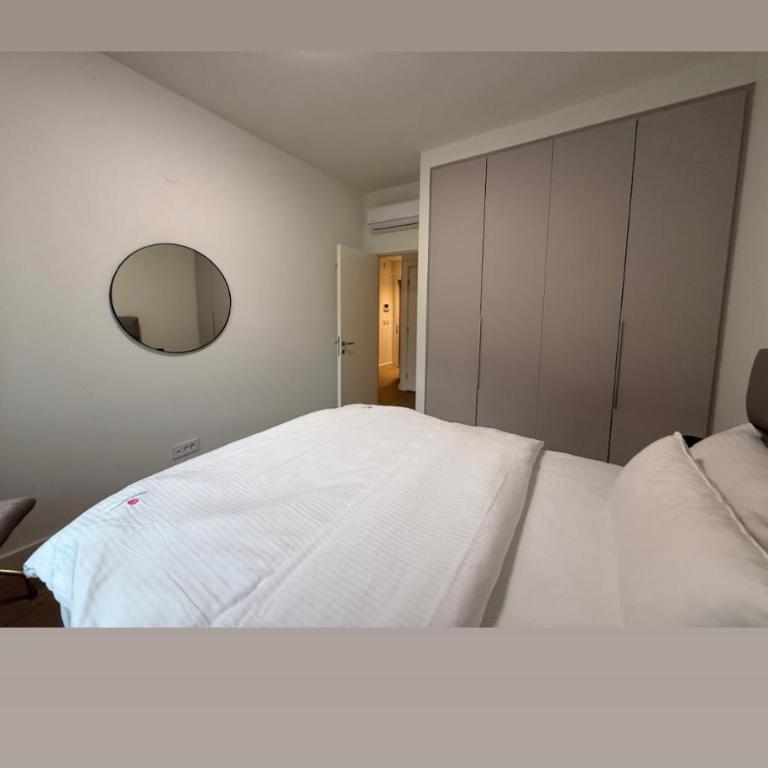  - Room #1714757501 - 8