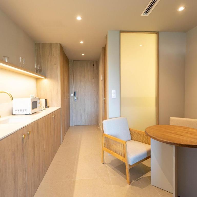 - Room #1714732801 - 14