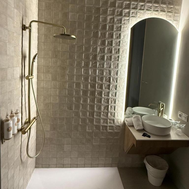  - Room #1714730501 - 13