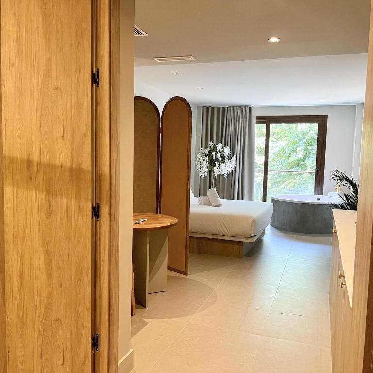  - Room #1714735401 - 4