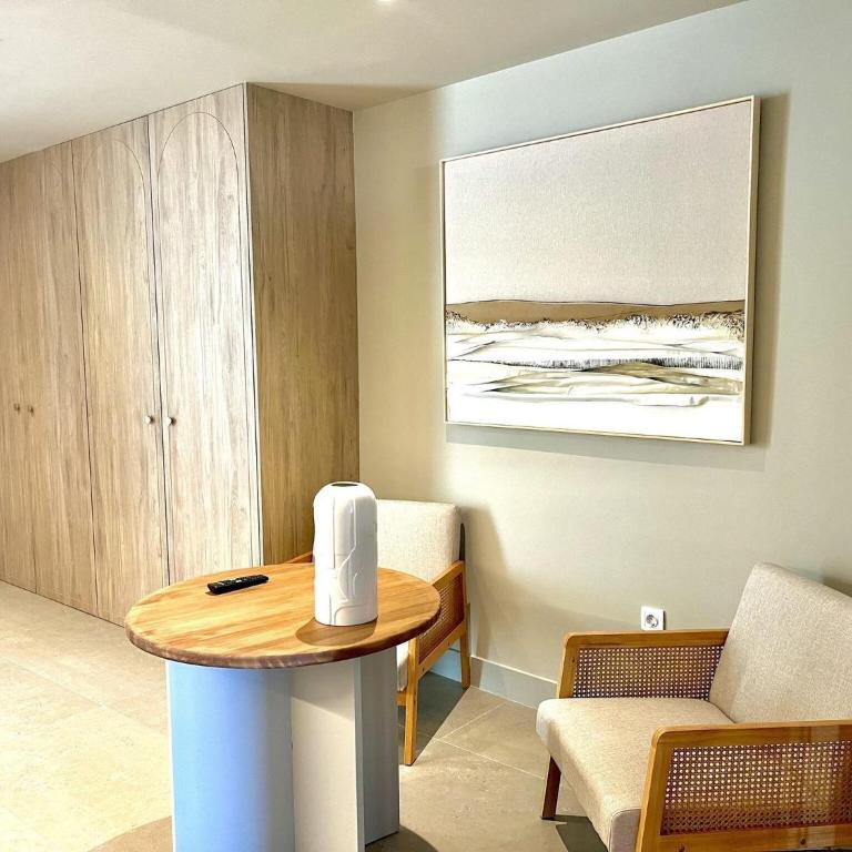  - Room #1714735401 - 10