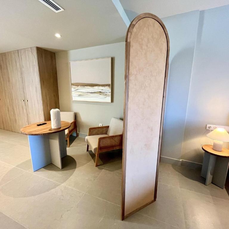  - Room #1714735401 - 19
