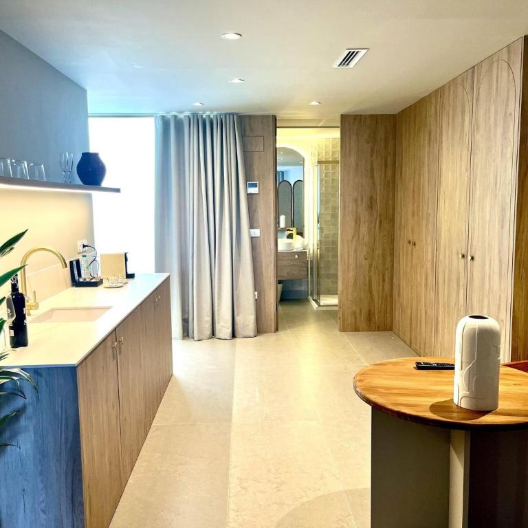  - Room #1714735401 - 21