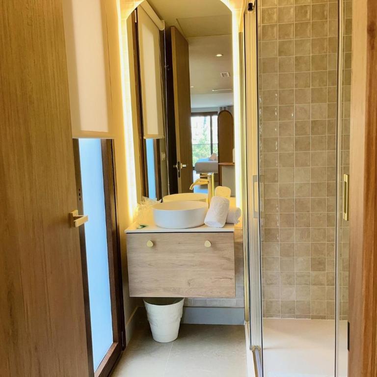  - Room #1714735401 - 25