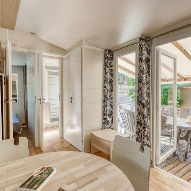 Mobil-home 35m² avec terrasse pour 8 personnes, accès handicapé - API-1-52-384 - Mobile Home - 17