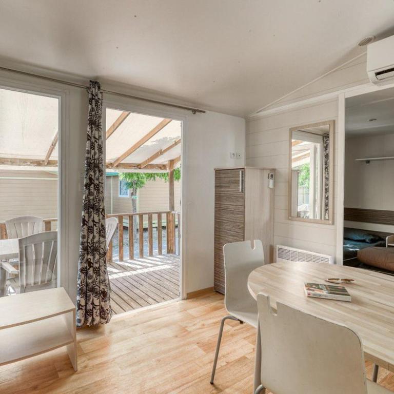 Mobil-home 35m² avec terrasse pour 8 personnes, accès handicapé - API-1-52-384 - Mobile Home - 18