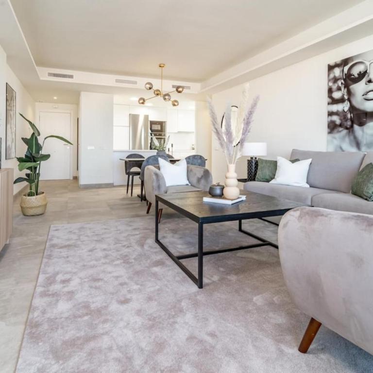 Inf36K - Luxury Apartment Perfect Location - Three-Bedroom Apartment with Balcony - 5