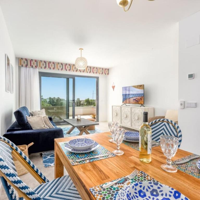 Sb311G - Modern & Well Connected 2 Bed Apartment - Two-Bedroom Apartment with Balcony - 12