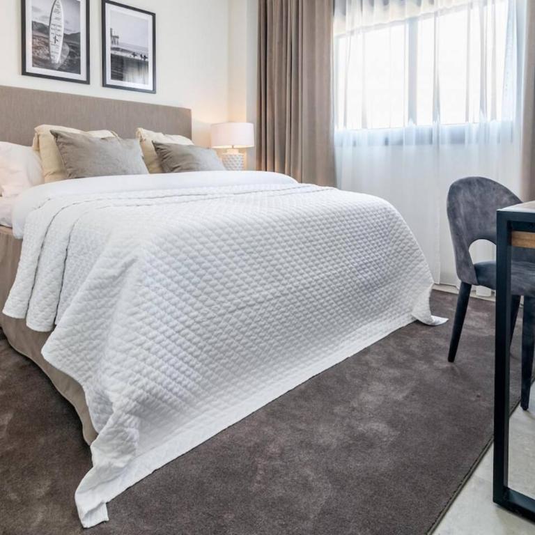 Inf36K - Luxury Apartment Perfect Location - Three-Bedroom Apartment with Balcony - 8