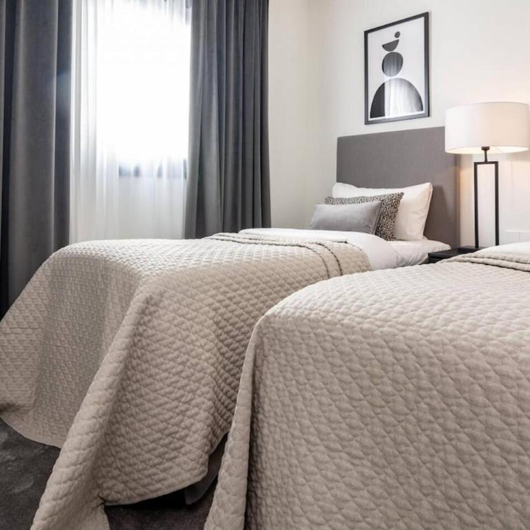 Inf36K - Luxury Apartment Perfect Location - Three-Bedroom Apartment with Balcony - 14