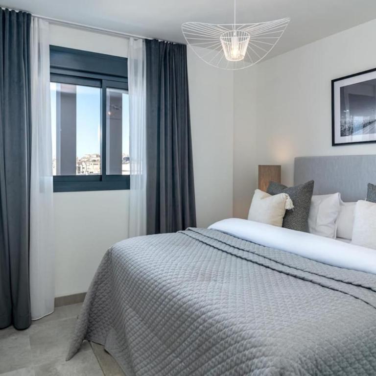 Inf36K - Luxury Apartment Perfect Location - Three-Bedroom Apartment with Balcony - 15