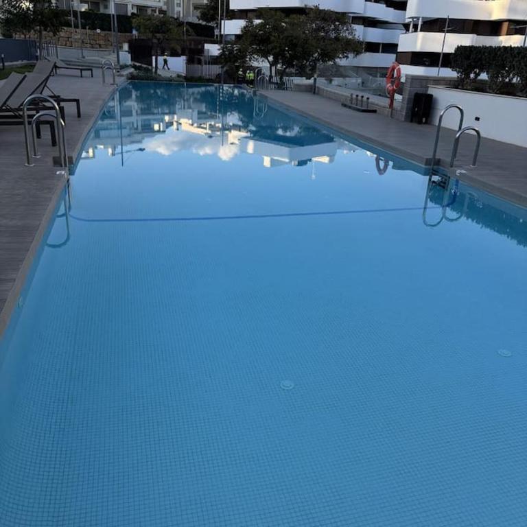 Sb311G - Modern & Well Connected 2 Bed Apartment - Two-Bedroom Apartment with Balcony - 22