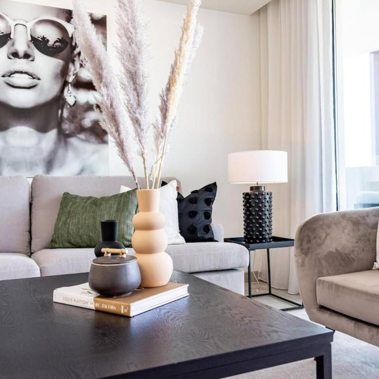Inf36K - Luxury Apartment Perfect Location - Three-Bedroom Apartment with Balcony - 23