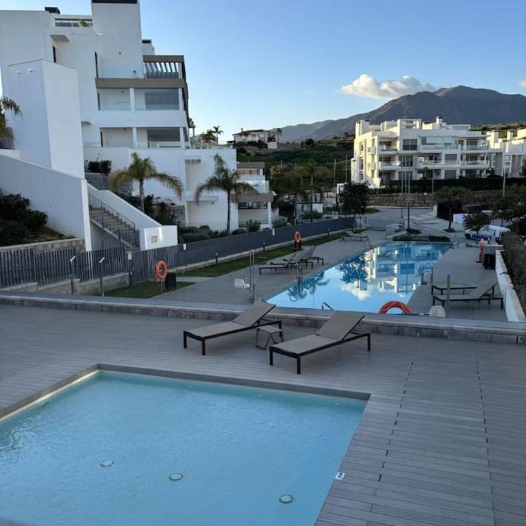 Sb311G - Modern & Well Connected 2 Bed Apartment - Two-Bedroom Apartment with Balcony - 24