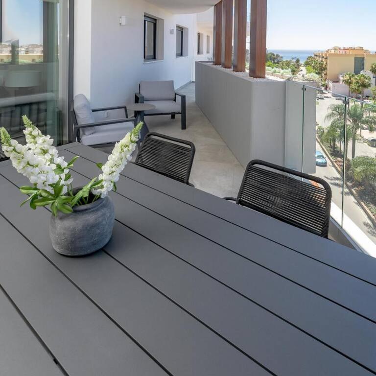 Inf36K - Luxury Apartment Perfect Location - Three-Bedroom Apartment with Balcony - 24