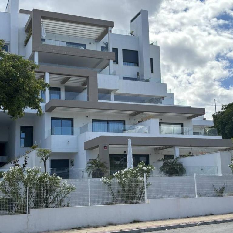 Sb311G - Modern & Well Connected 2 Bed Apartment - Two-Bedroom Apartment with Balcony - 28