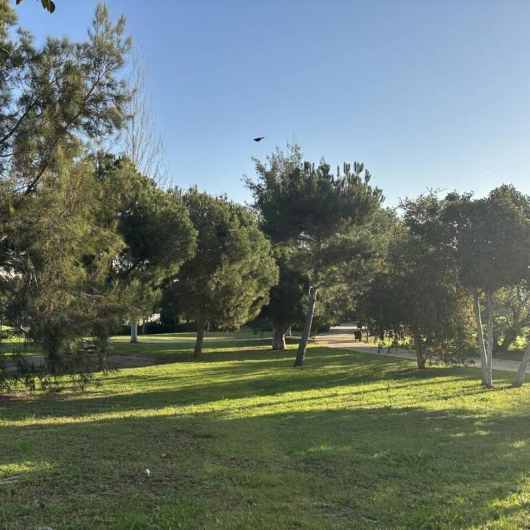 Sb311G - Modern & Well Connected 2 Bed Apartment - Two-Bedroom Apartment with Balcony - 35