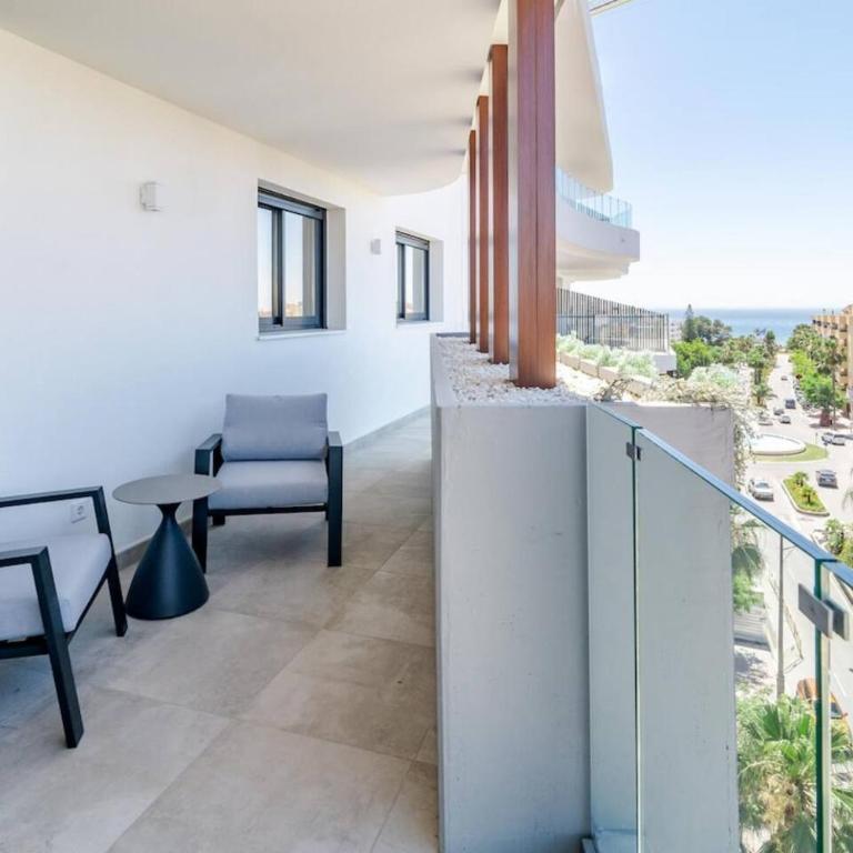 Inf36K - Luxury Apartment Perfect Location - Three-Bedroom Apartment with Balcony - 37