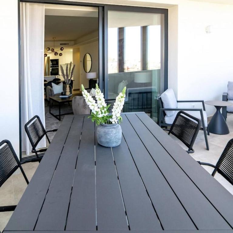 Inf36K - Luxury Apartment Perfect Location - Three-Bedroom Apartment with Balcony - 47