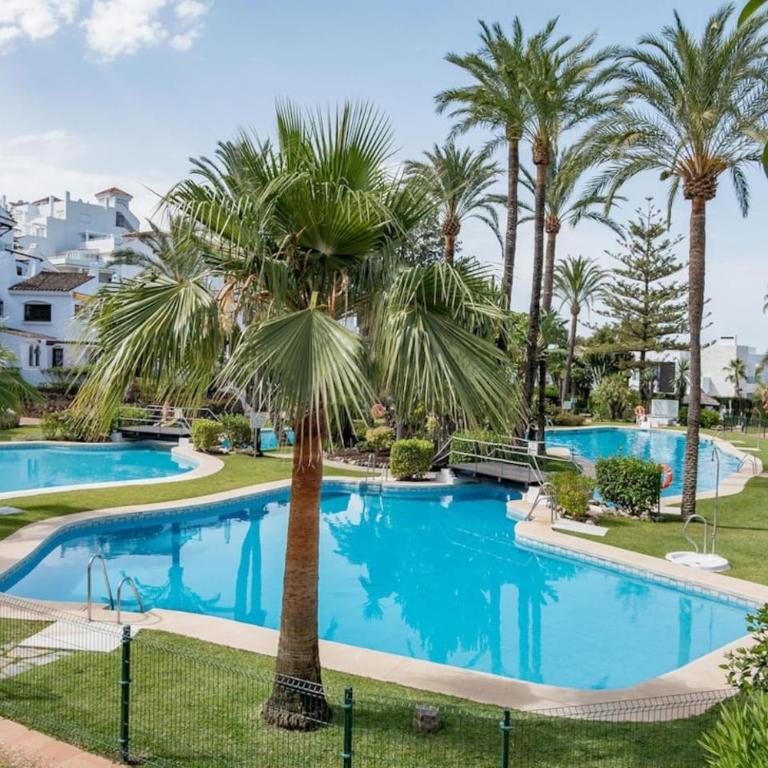 Ab3 - Spacious Holiday Home, Puerto Banus - Apartamento de 3 dormitorios con balcón - 4