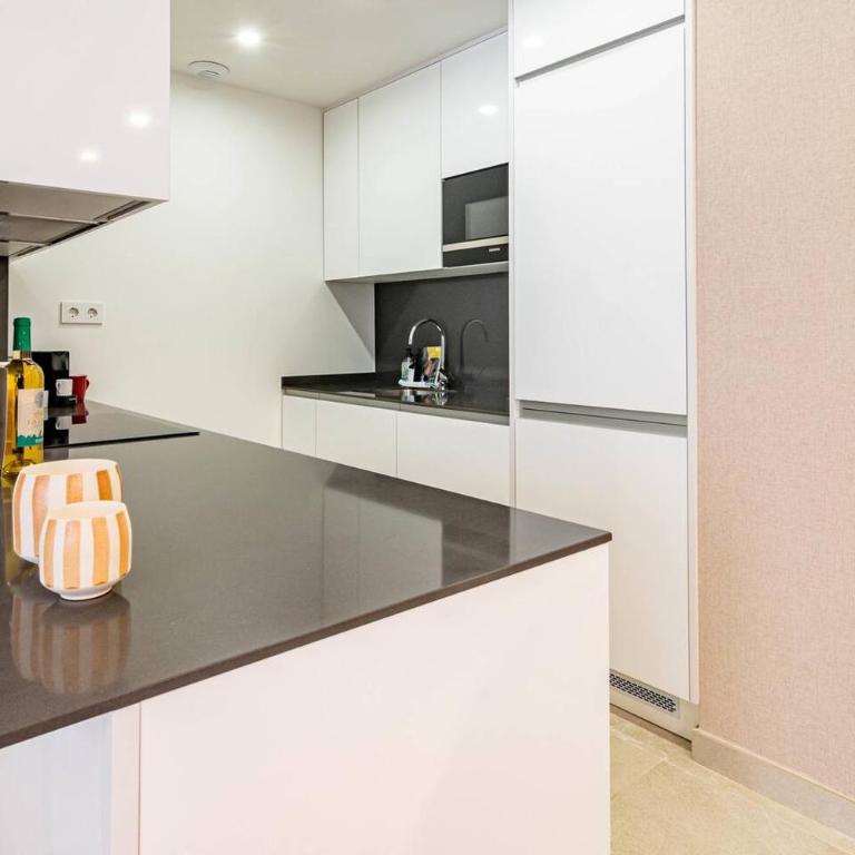 Le2C Luxury New Build Apartment Near The Beach - Apartamento de 2 dormitorios con balcón - 19