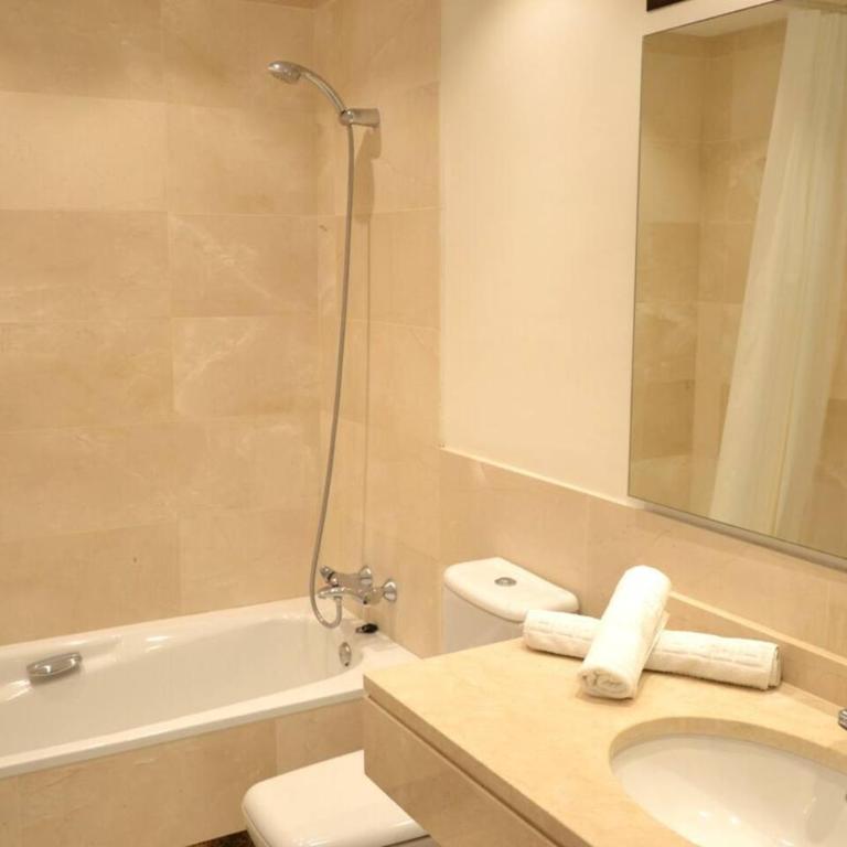 Rsh14A - Penthouse With Terrace And Hot Tub - Three-Bedroom Apartment with Balcony - 12
