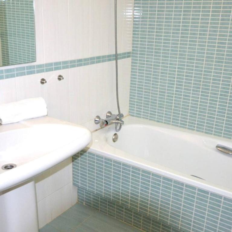 Rsh14A - Penthouse With Terrace And Hot Tub - Three-Bedroom Apartment with Balcony - 16