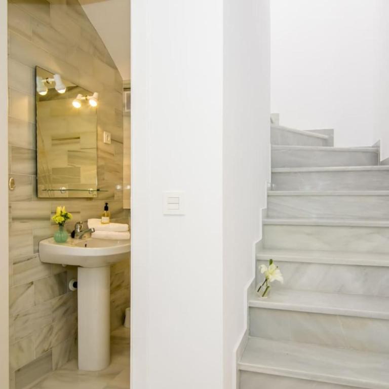 Eld1-Stunning 2 Bedroom Penthouse In Puerto Banus - Apartamento de 2 dormitorios con terraza - 12