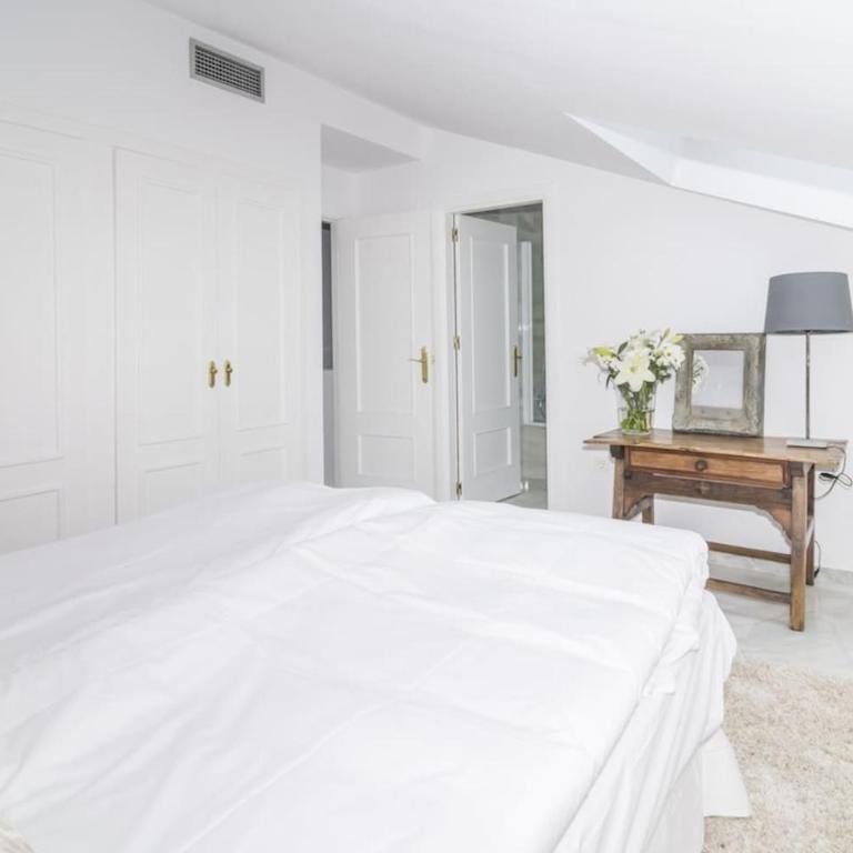 Eld1-Stunning 2 Bedroom Penthouse In Puerto Banus - Apartamento de 2 dormitorios con terraza - 21