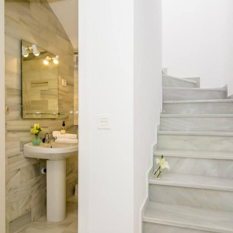 Eld1-Stunning 2 Bedroom Penthouse In Puerto Banus - Apartamento de 2 dormitorios con terraza - 54