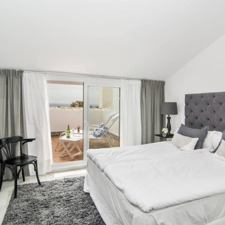 Eld1-Stunning 2 Bedroom Penthouse In Puerto Banus - Apartamento de 2 dormitorios con terraza - 56