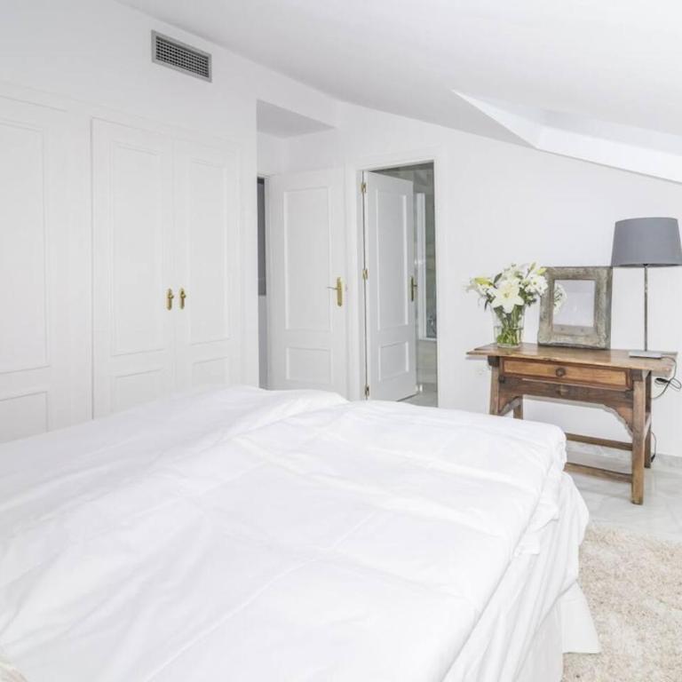 Eld1-Stunning 2 Bedroom Penthouse In Puerto Banus - Apartamento de 2 dormitorios con terraza - 61