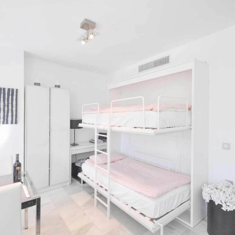 Mr- Cozy 4 Sleep Flat In Marbella, Great Location - One-Bedroom Apartment with Balcony - 17